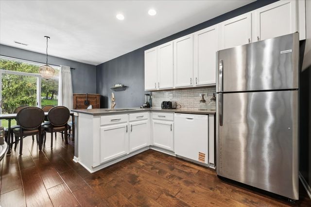 304 Grand Ridge Road 304, St. Charles, IL 60175