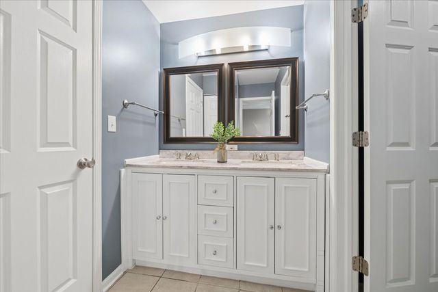304 Grand Ridge Road 304, St. Charles, IL 60175
