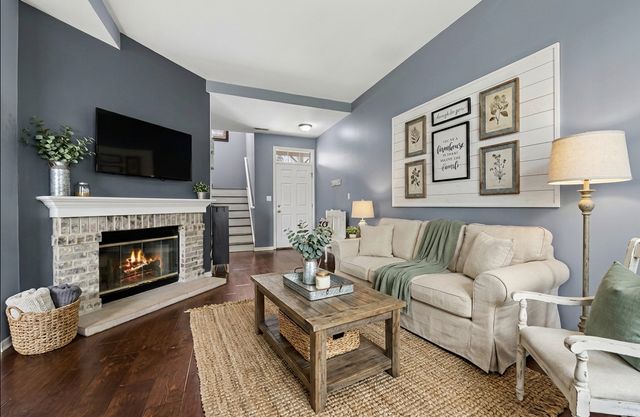 304 Grand Ridge Road 304, St. Charles, IL 60175