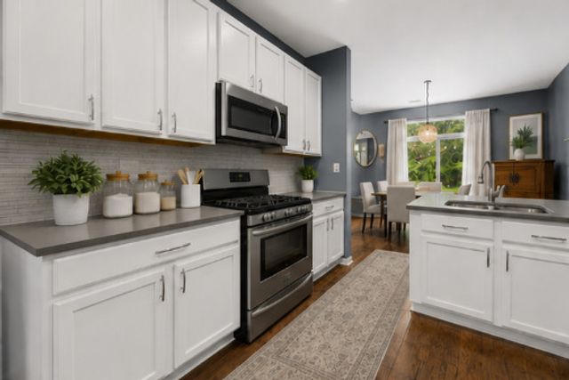304 Grand Ridge Road 304, St. Charles, IL 60175