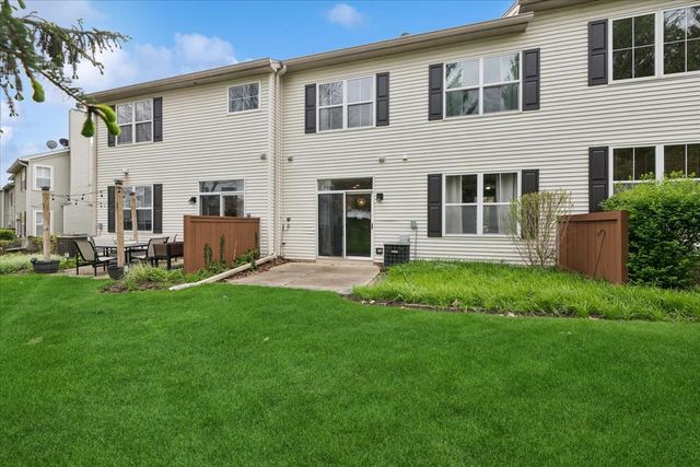 304 Grand Ridge Road 304, St. Charles, IL 60175