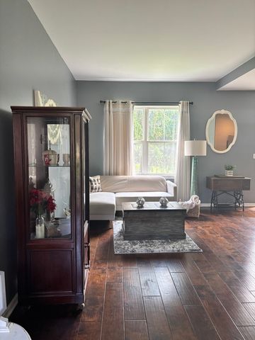 304 Grand Ridge Road 304, St. Charles, IL 60175