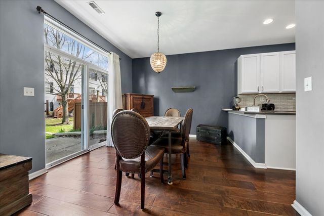 304 Grand Ridge Road 304, St. Charles, IL 60175