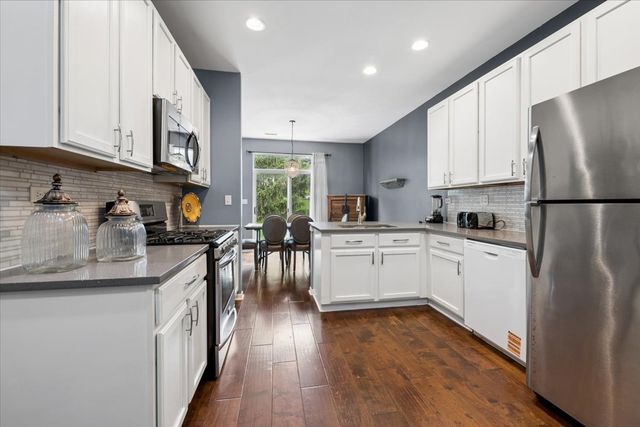 304 Grand Ridge Road 304, St. Charles, IL 60175