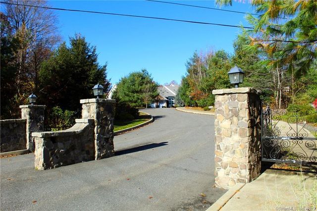 29 Gaby Lane, Naugatuck, CT 06770
