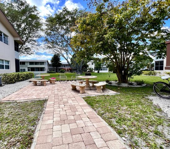 437 Chatham U, West Palm Beach, FL 33417