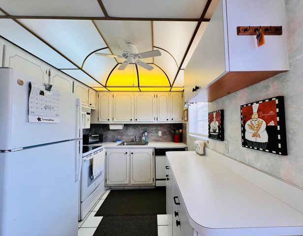 437 Chatham U, West Palm Beach, FL 33417