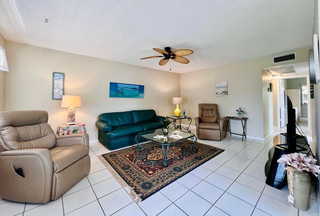 437 Chatham U, West Palm Beach, FL 33417