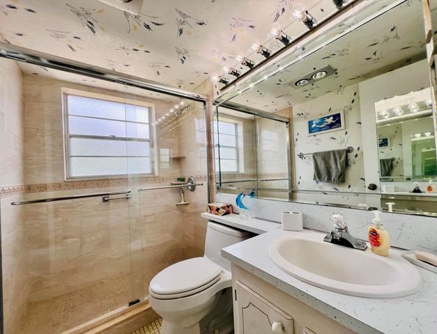 437 Chatham U, West Palm Beach, FL 33417