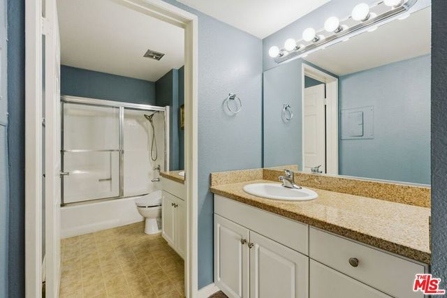 5545 Canoga Avenue 301, Woodland Hills, CA 91367