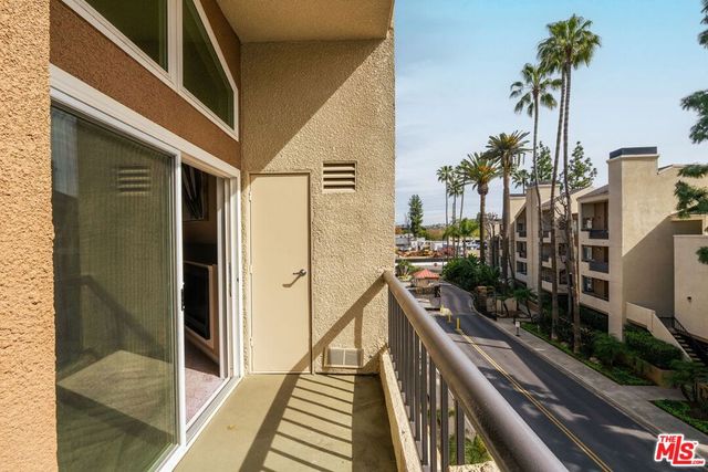 5545 Canoga Avenue 301, Woodland Hills, CA 91367
