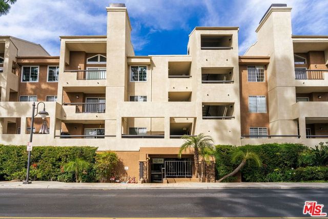 5545 Canoga Avenue 301, Woodland Hills, CA 91367