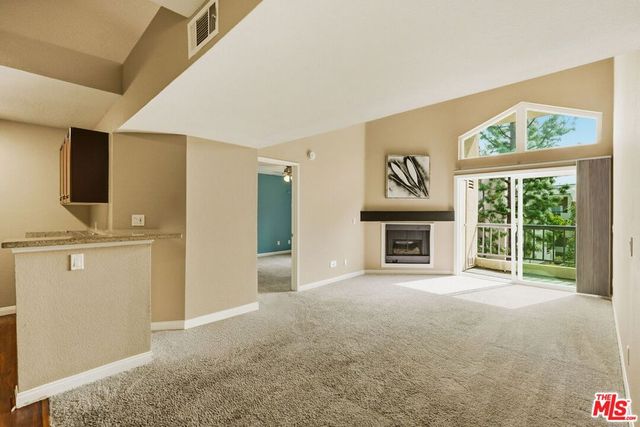 5545 Canoga Avenue 301, Woodland Hills, CA 91367