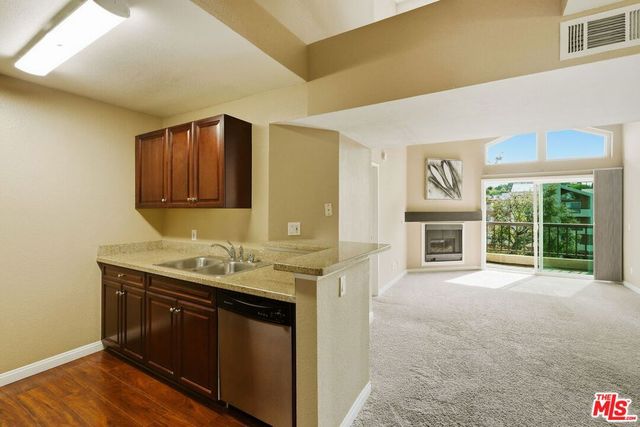 5545 Canoga Avenue 301, Woodland Hills, CA 91367