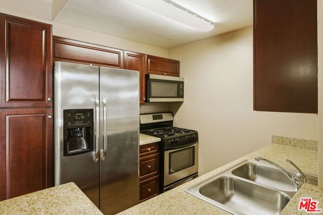 5545 Canoga Avenue 301, Woodland Hills, CA 91367