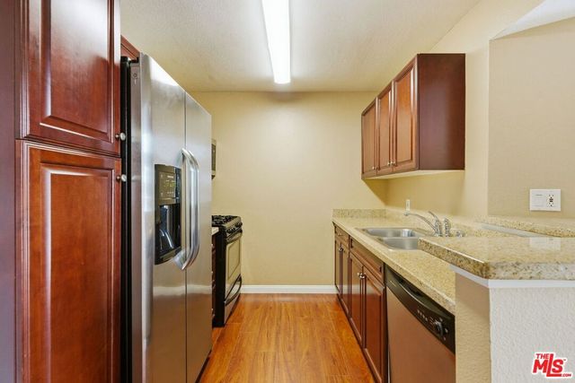 5545 Canoga Avenue 301, Woodland Hills, CA 91367