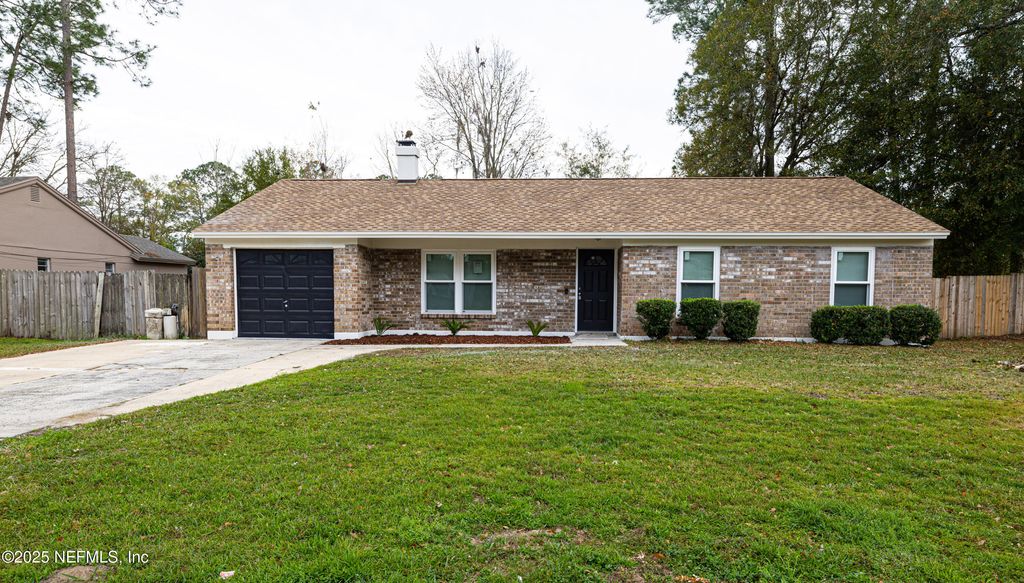 2715 PINEWOOD Boulevard N, Middleburg, FL 32068