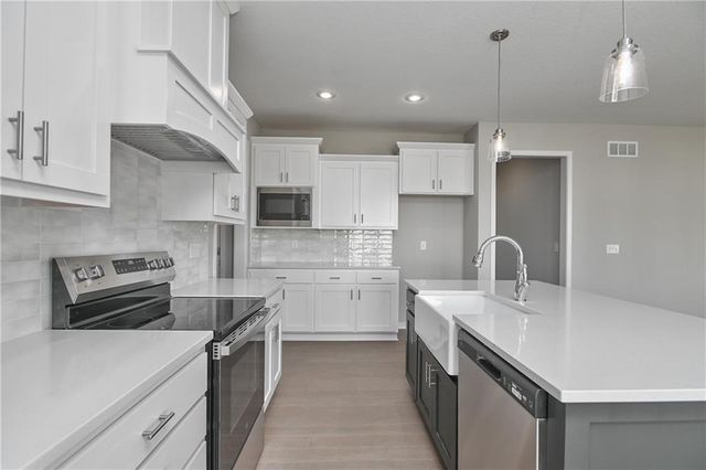 2696 W Park Street, Olathe, KS 66061