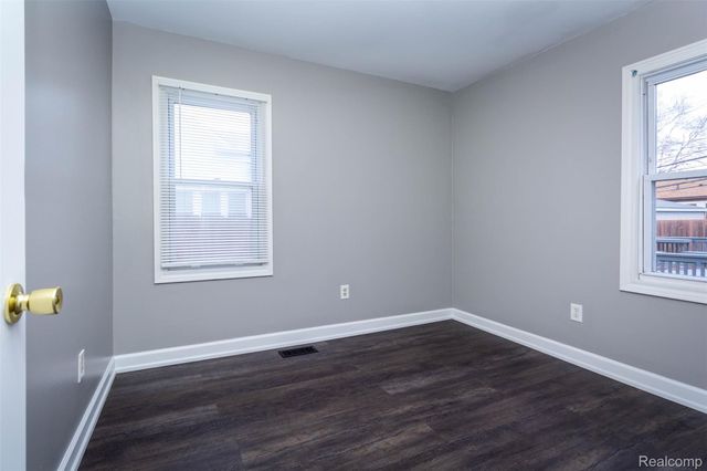 22113 Lange Street, St. Clair Shores, MI 48080