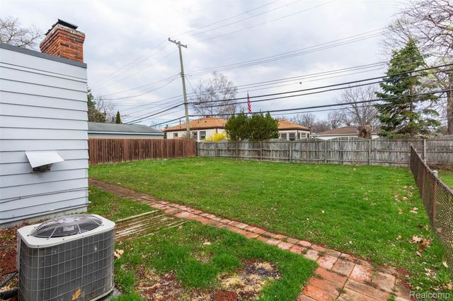 22113 Lange Street, St. Clair Shores, MI 48080