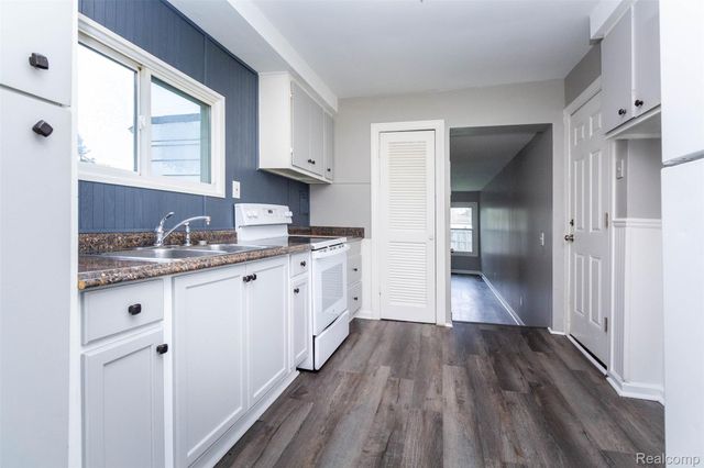 22113 Lange Street, St. Clair Shores, MI 48080
