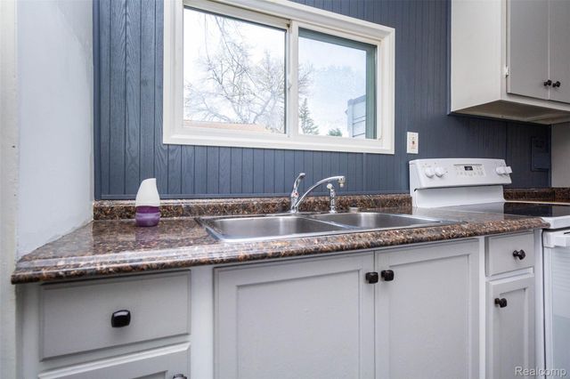 22113 Lange Street, St. Clair Shores, MI 48080