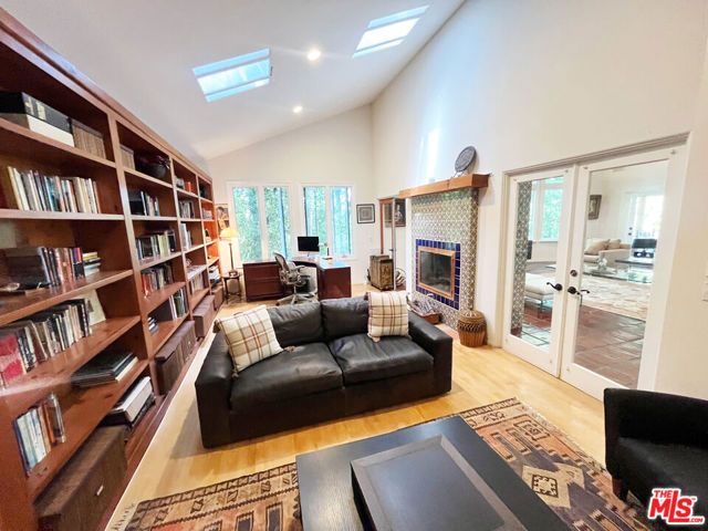 17036 Rancho Street, Encino (los Angeles), CA 91316