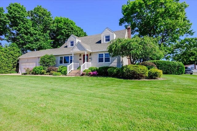 1401 Herzel Boulevard, West Babylon, NY 11704
