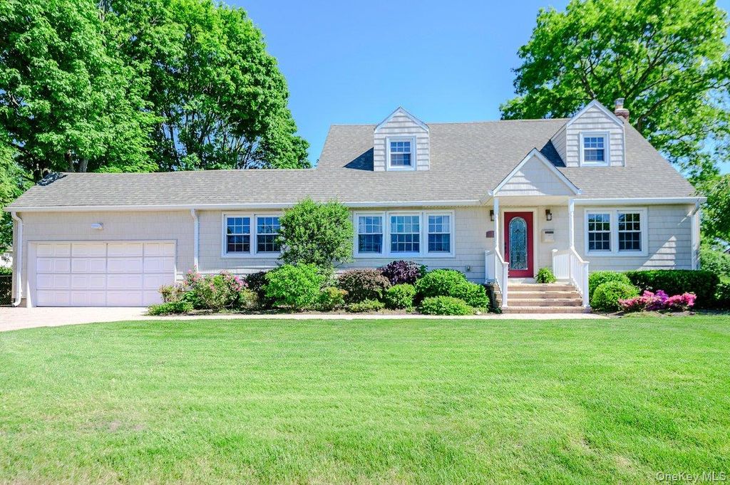 1401 Herzel Boulevard, West Babylon, NY 11704