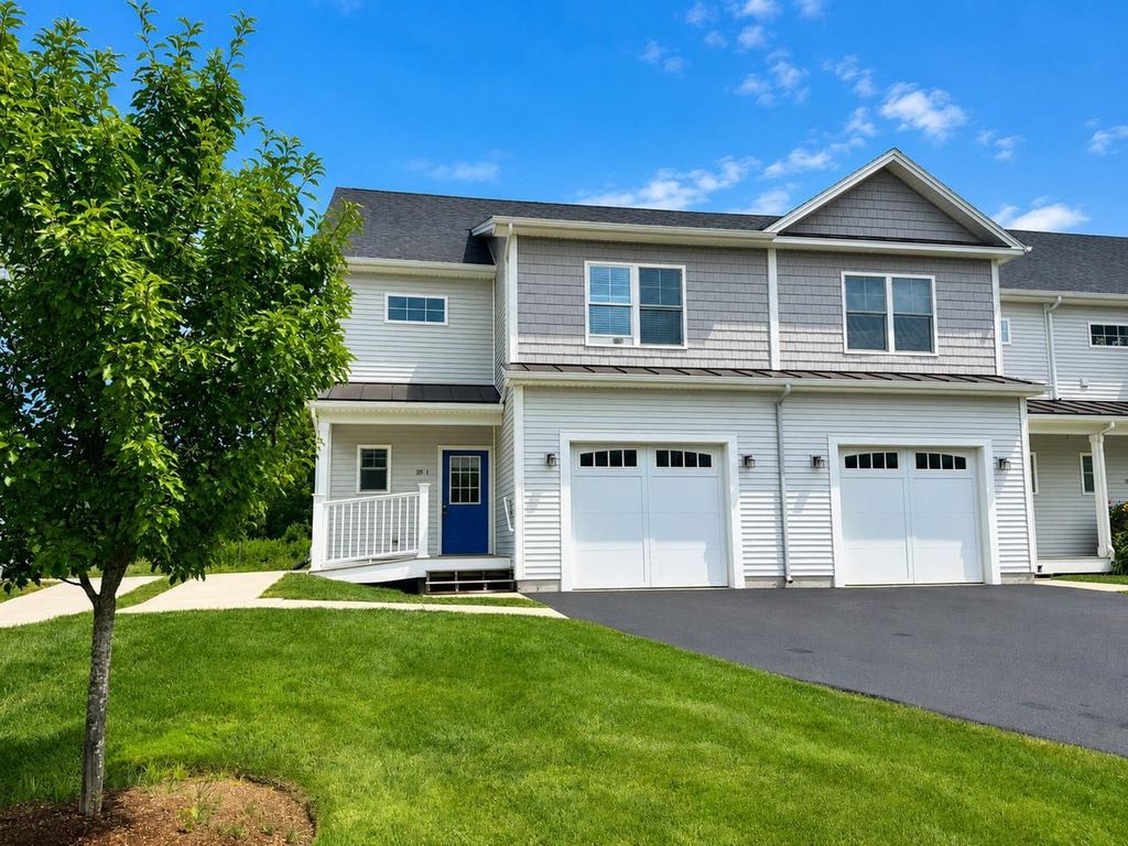 18 Freeman Woods Unit 1, Essex, VT 05452