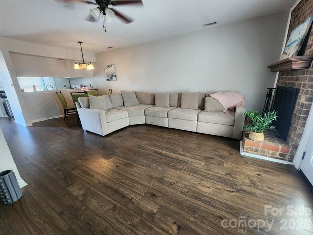 10961 Carmel Crossing Road, Charlotte, NC 28226