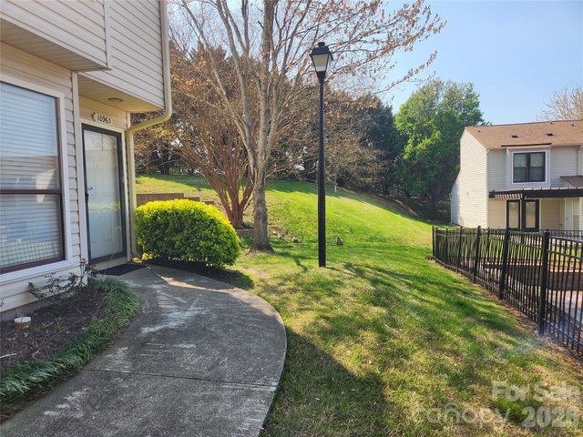 10961 Carmel Crossing Road, Charlotte, NC 28226