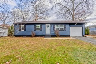 211 Glenoak Drive, Springfield, MA 01129