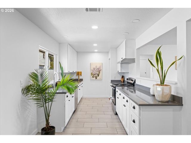 1202 Ne A St, Grants Pass, OR 97526