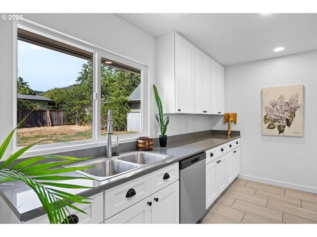 1202 Ne A St, Grants Pass, OR 97526