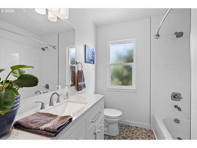 1202 Ne A St, Grants Pass, OR 97526
