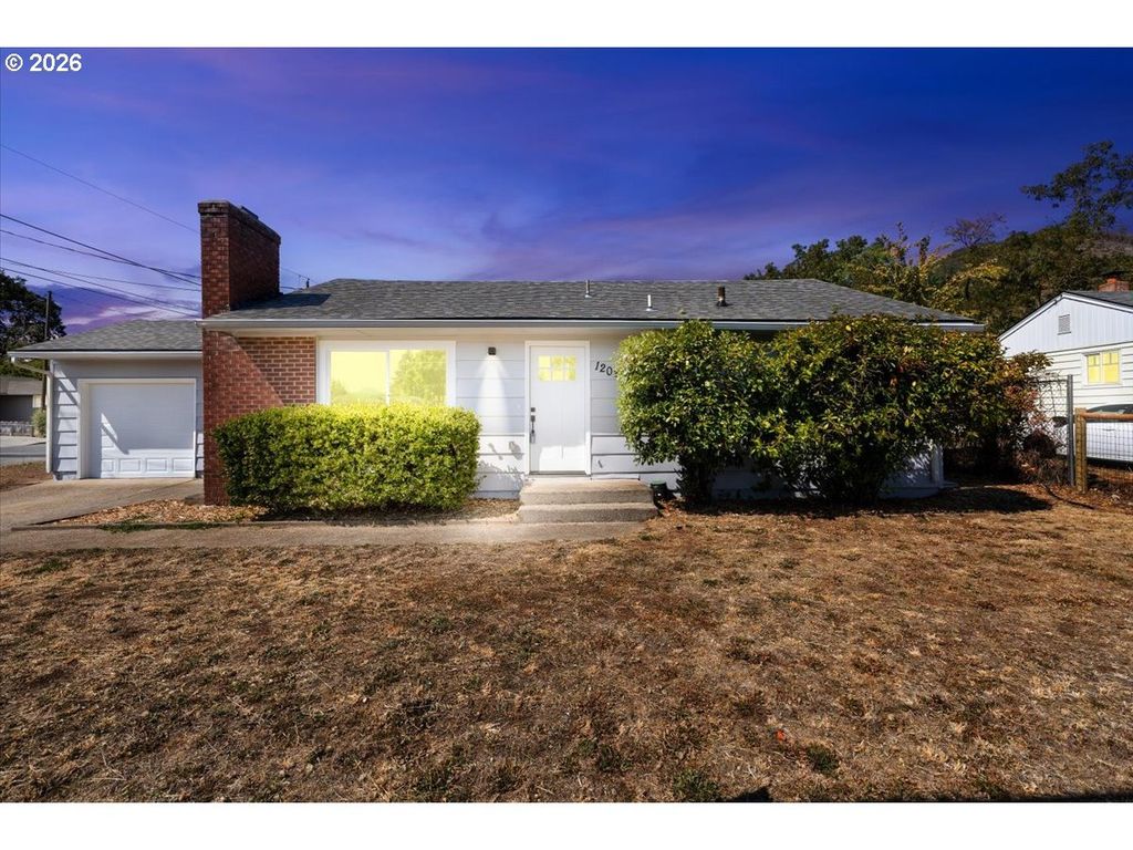 1202 Ne A St, Grants Pass, OR 97526