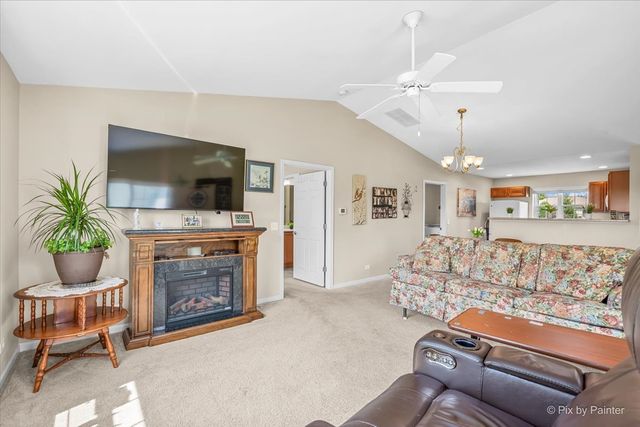 1108 Monroe Avenue, Mchenry, IL 60050