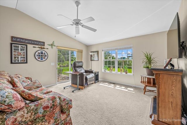 1108 Monroe Avenue, Mchenry, IL 60050