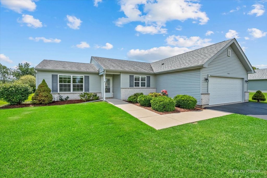 1108 Monroe Avenue, Mchenry, IL 60050