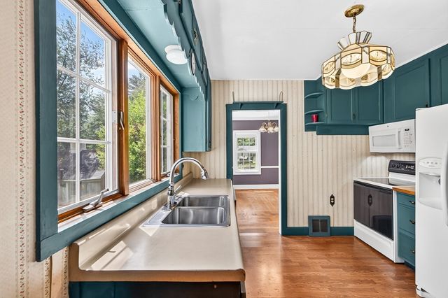 121 Poplar St, Greenfield, MA 01301