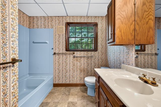 121 Poplar St, Greenfield, MA 01301