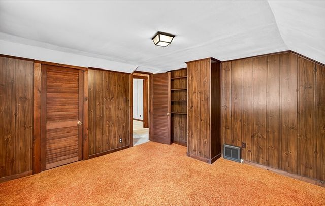 121 Poplar St, Greenfield, MA 01301