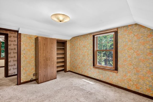 121 Poplar St, Greenfield, MA 01301