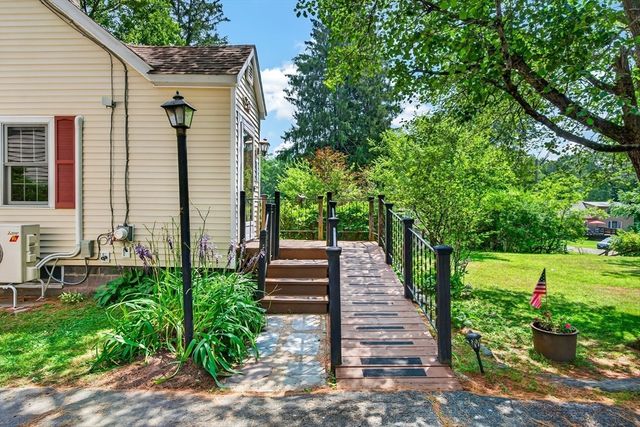 121 Poplar St, Greenfield, MA 01301