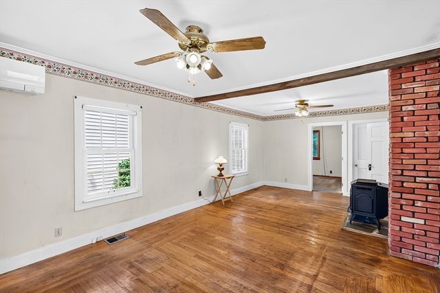 121 Poplar St, Greenfield, MA 01301