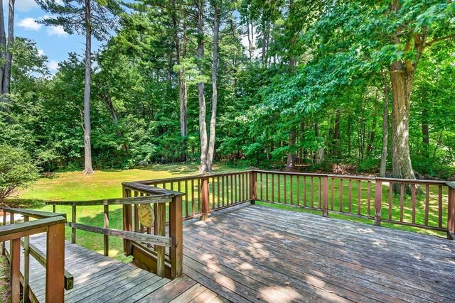 121 Poplar St, Greenfield, MA 01301