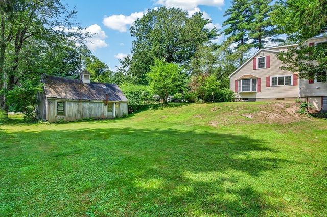 121 Poplar St, Greenfield, MA 01301