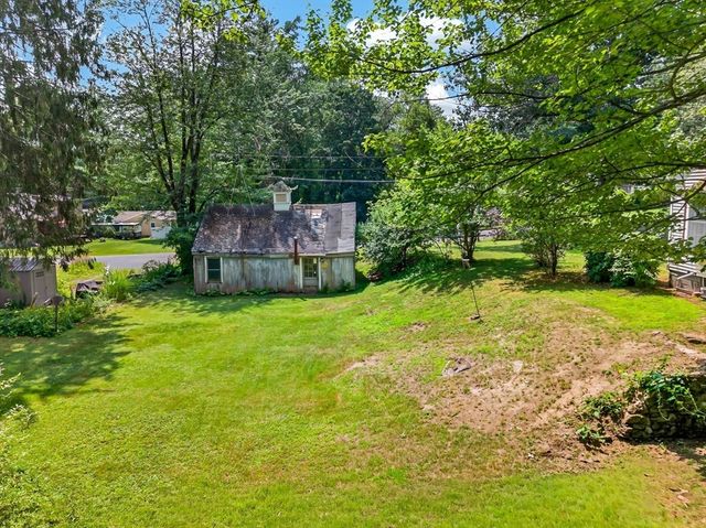 121 Poplar St, Greenfield, MA 01301
