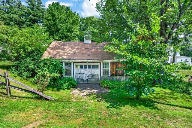 121 Poplar St, Greenfield, MA 01301